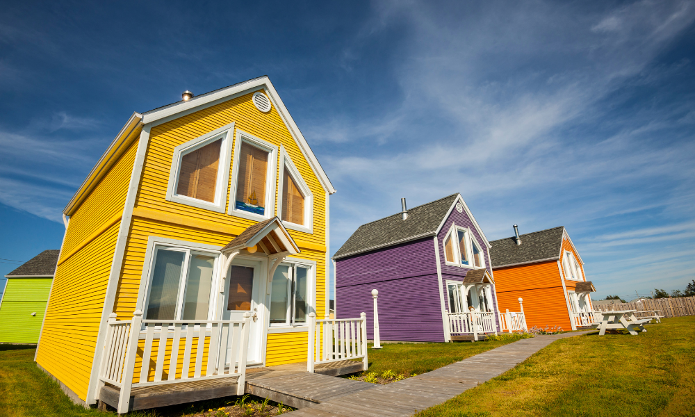 The house should not be on the main street