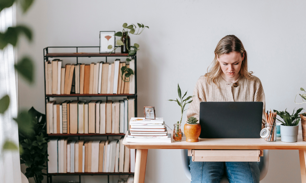 online chat moderator jobs